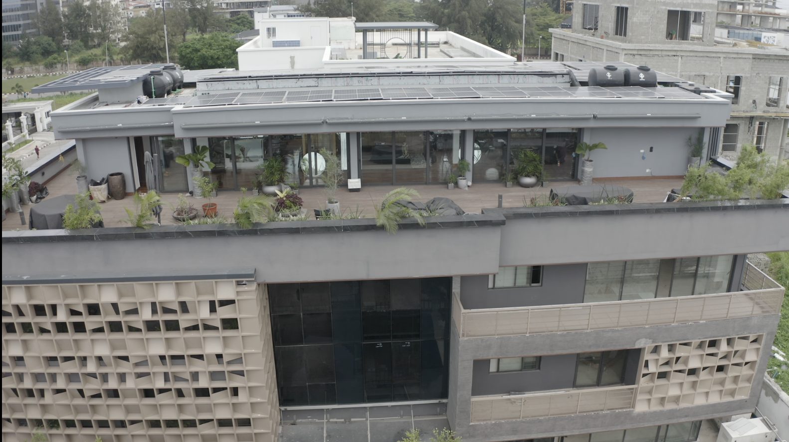 BAYBAN — Roof garden in use